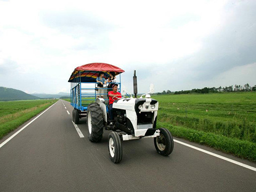 Grassland Tour by Tractor
