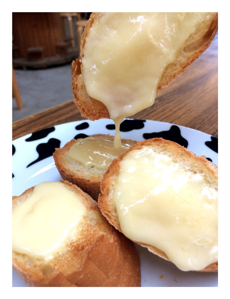 French bread with pasture cheese 350 yen a piece