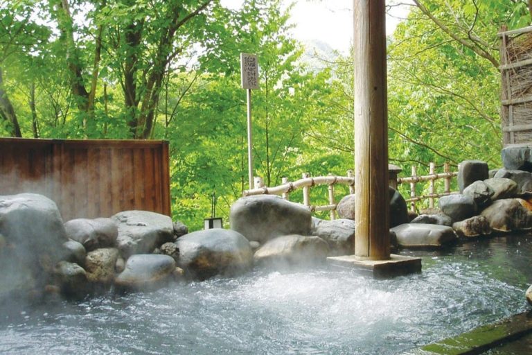 源泉掛け流しの露天風呂