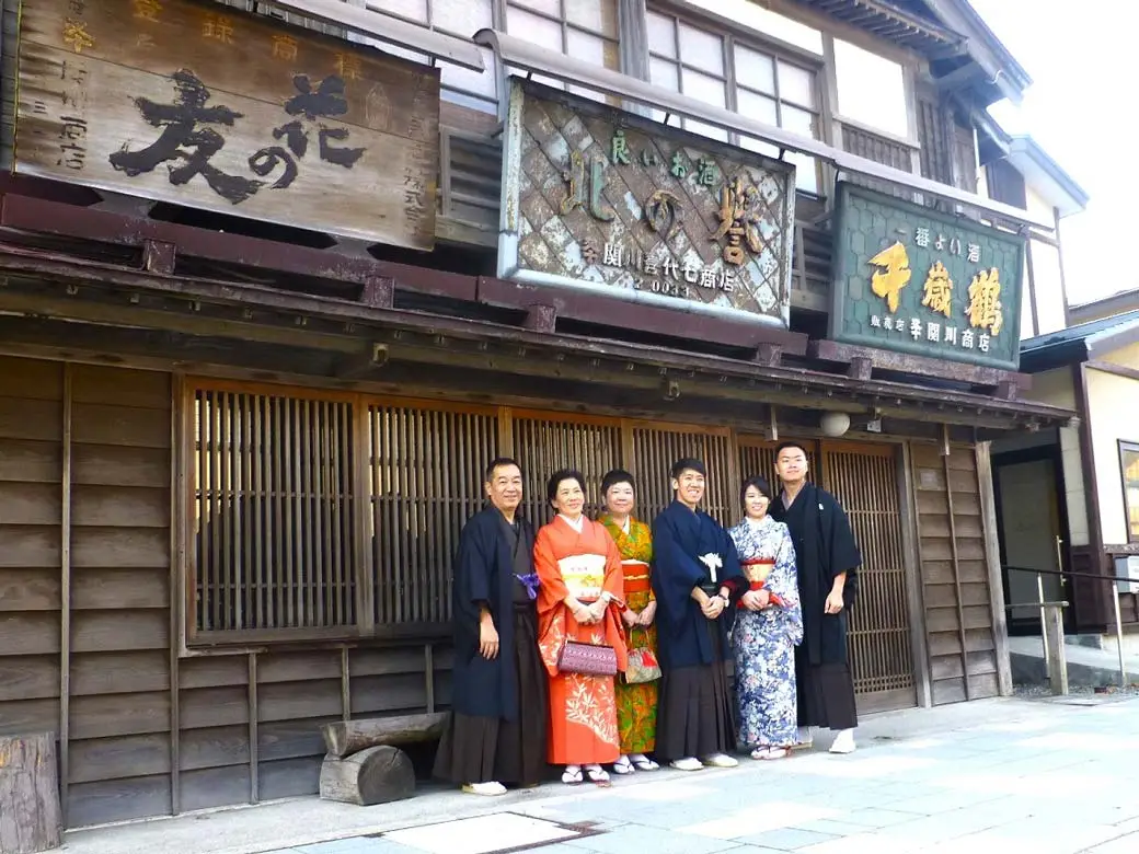 Stroll the Rekimachi Arcade in a kimono