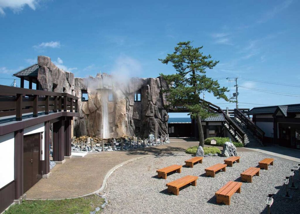 Michi-no-Eki Shikabe Geyser Park　
Shikabe Geyser Park "Shikabe Kanketsusen", a Hokkaido Heritage Site, is a rare roadside station and park in Japan. There is also a footbath in the park that uses the hot spring water from the geyser.