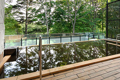 Open-air bath surrounded by magnificent natural scenery