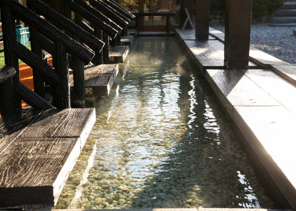 Footbath of Warmth (fee-based area)　
The footbath using hot spring water from the geyser is also very popular. The footbath is a natural hot spring that is effective for neuralgia, sensitivity to cold, and other ailments.