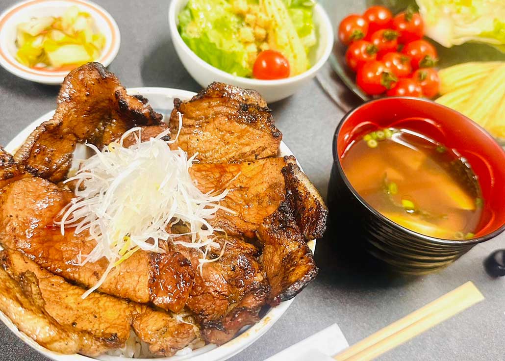 Read more about the article Thick pork grilled over binchotan charcoal